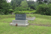 염상섭 묘 위치 : 도봉구 방학3동 방학동천주교성당 묘역 안