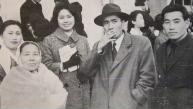만내 여동생 송자의 졸업식 때 (1966, 왼쪽부터 부인,어머니,김수명,김수영시인, 남동생 수환)